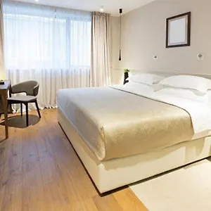 escape-to-the-retreat-villas-sarande.albaniahotels.org/